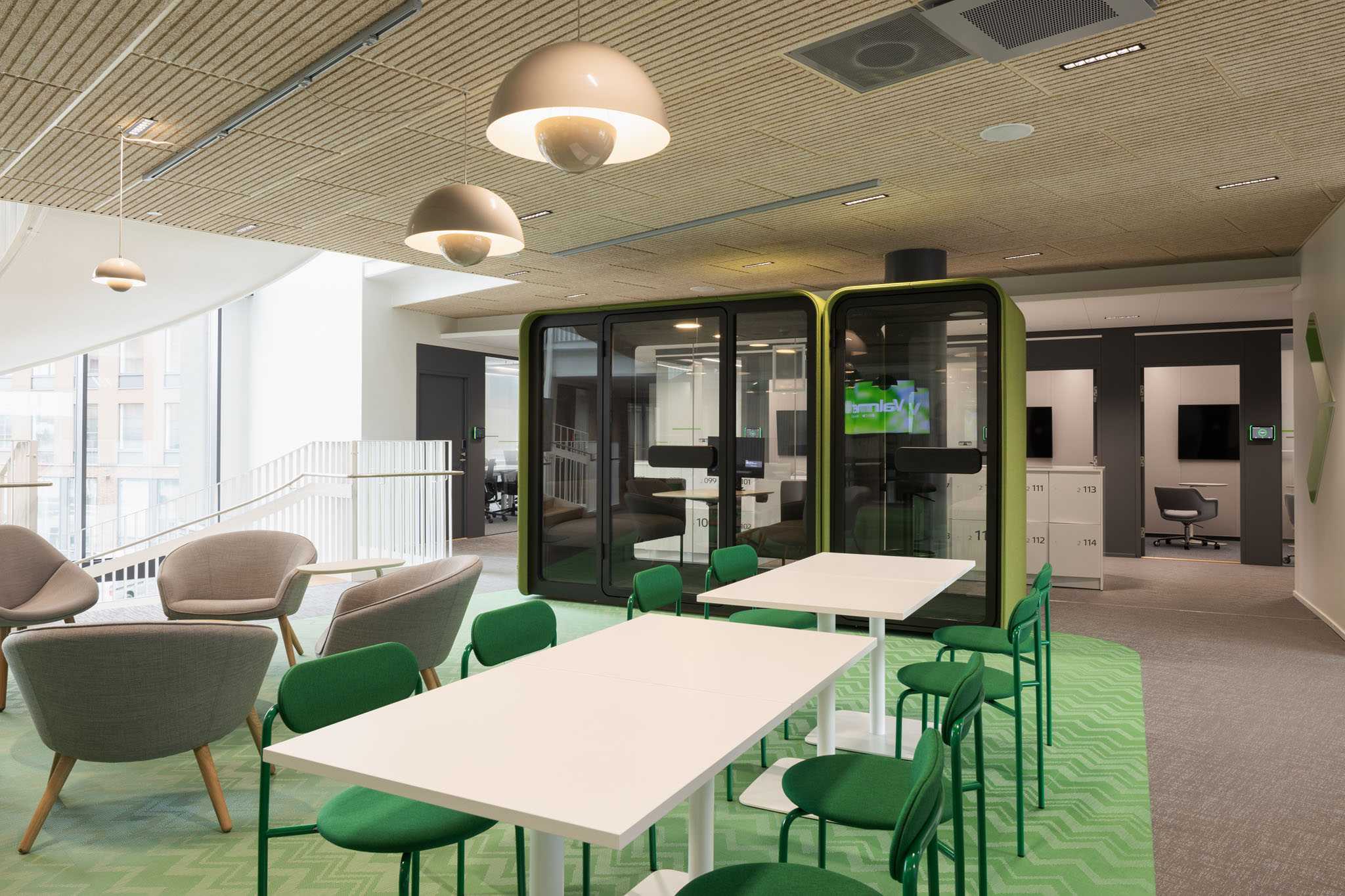 PodBooth-puhelinkoppi ja PodBooth Duo -äänieristetty neuvottelu- ja työtila 1-2 henkilölle