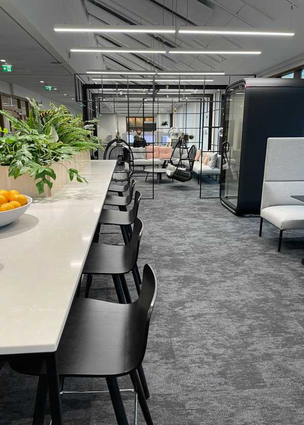 Långbord och Sola barstolar