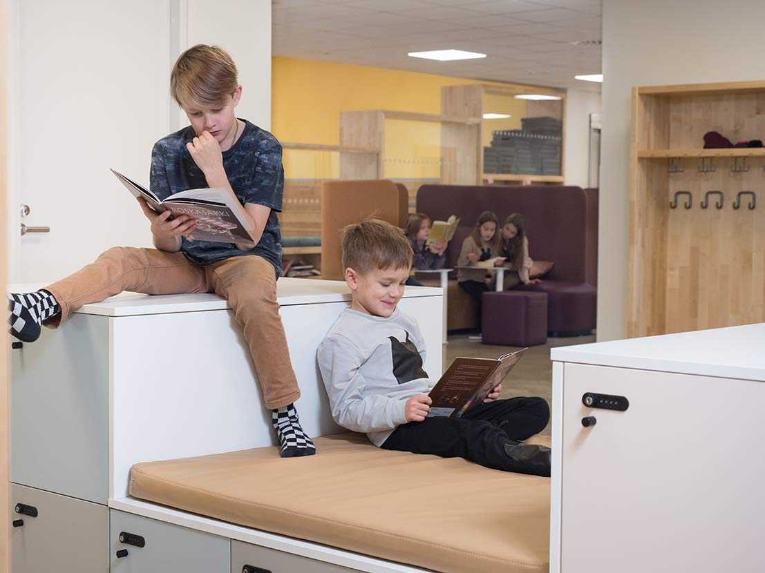 Pupils reading books in Hiltulanlahti School