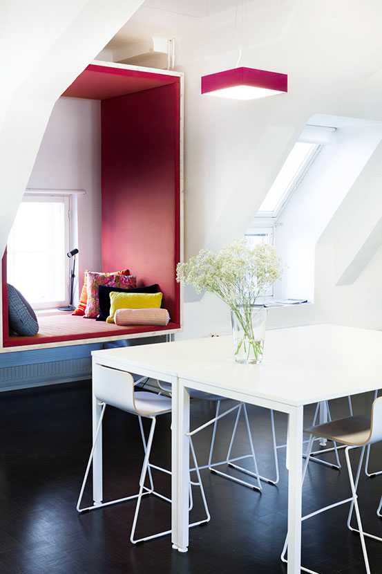 Martela's Alku tables and Sola chairs at SFB & DQC's office in Helsinki