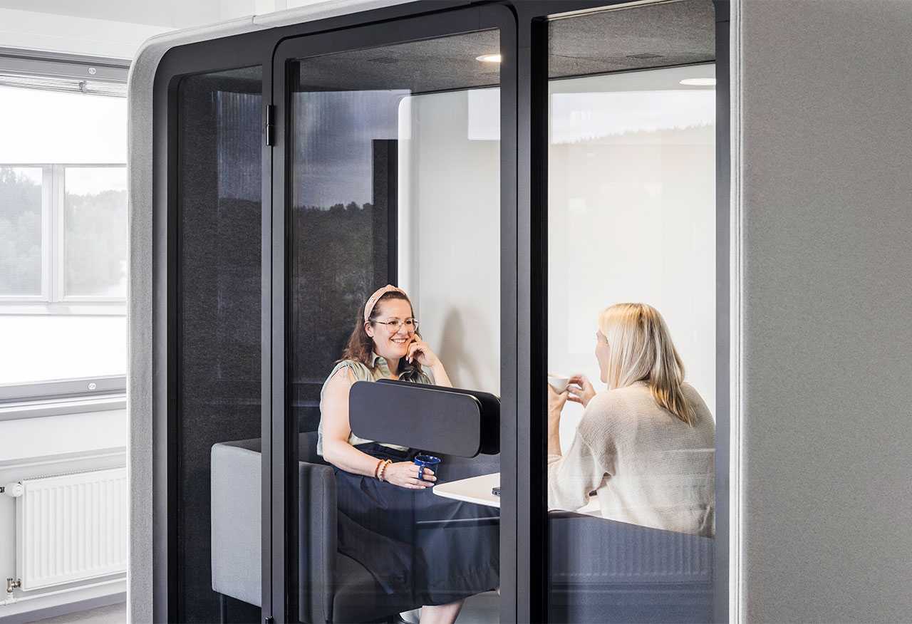 Two people in a PodBooth Meeting