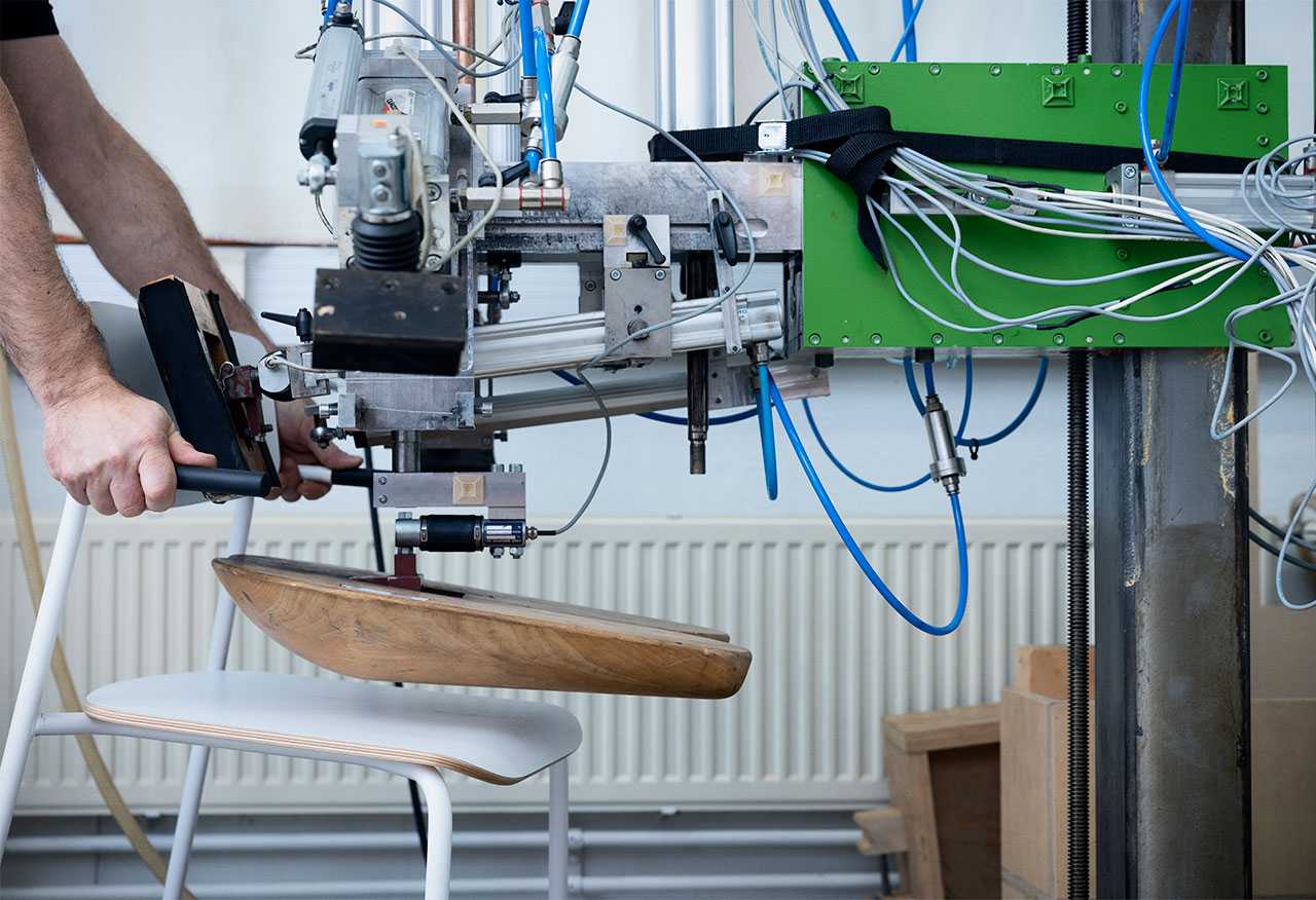 Chair testing in Martela's test laboratory