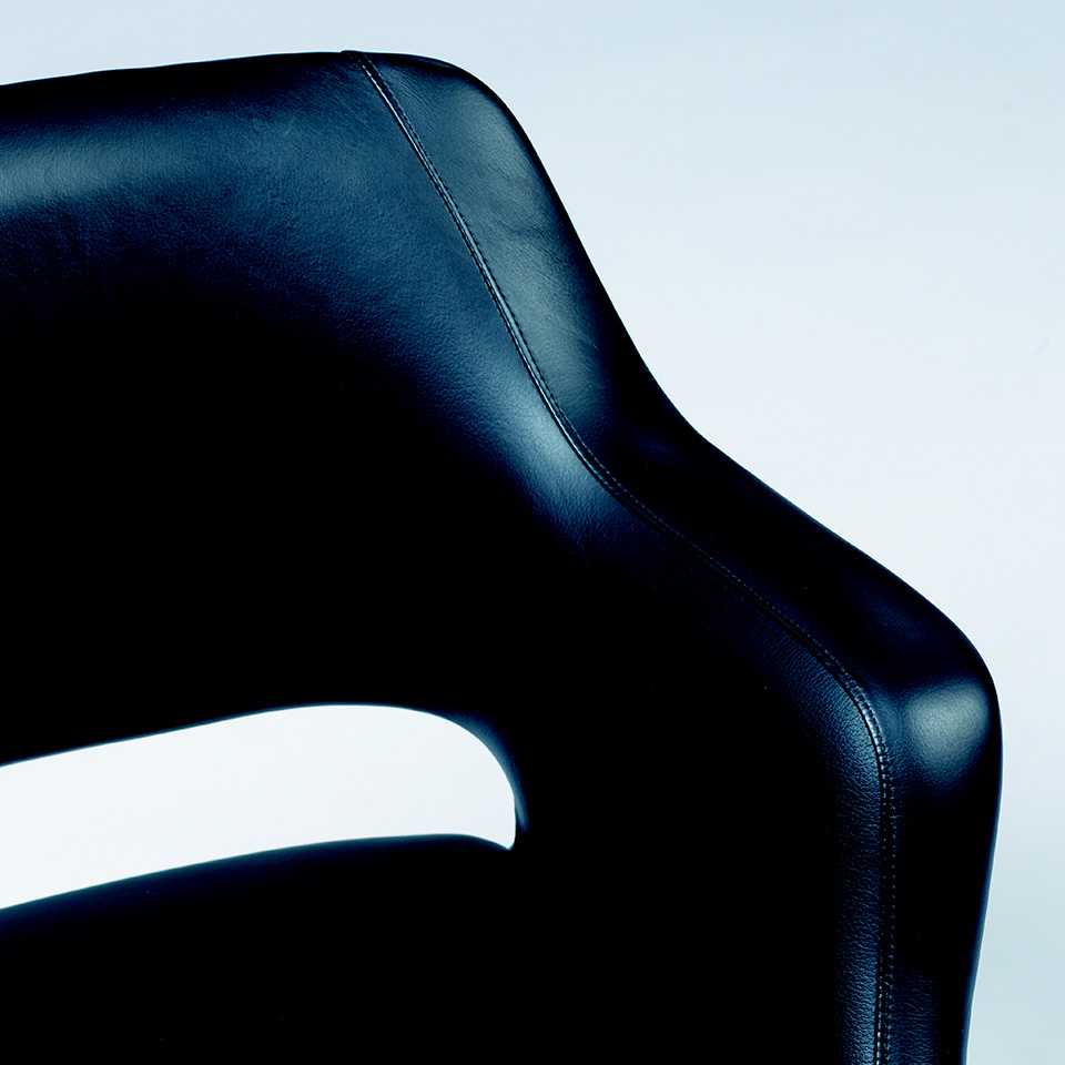 Kilta chair in black leather